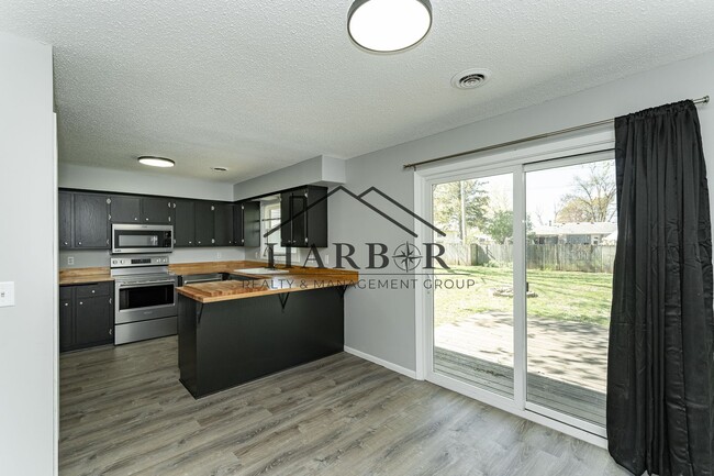 Foto del edificio - 3521 15th Ave NW