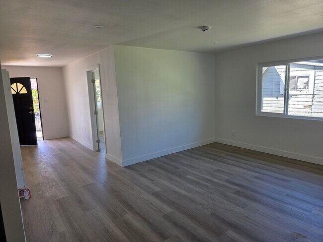 Foto del edificio - 4535 E 2nd St
