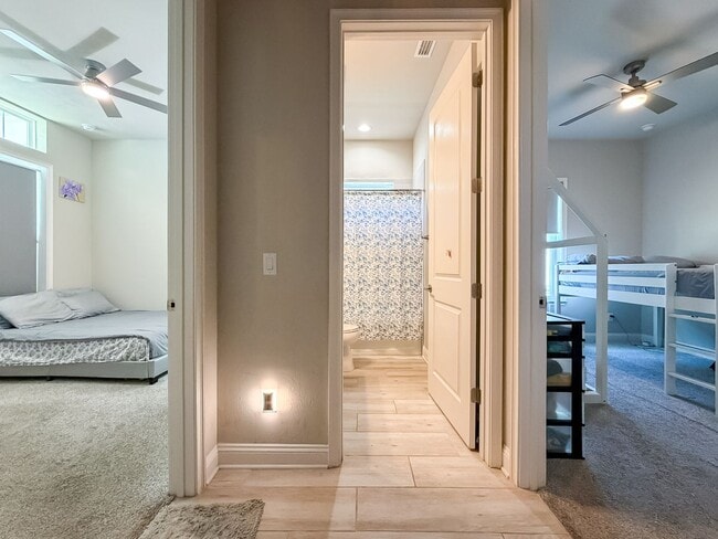 Building Photo - Modern-Luxury 5/4 in Oakmont