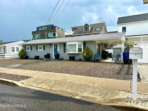 Building Photo - 225 Ocean Bay Blvd