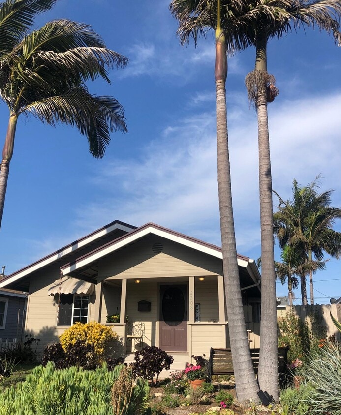 1920’s Craftsman! - 2208 Gramercy Ave