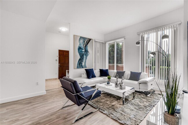 Foto del edificio - 785 Crandon Blvd