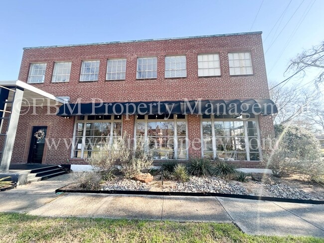 Foto del edificio - 1300 W Main St