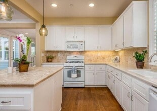 Building Photo - 8245 Sunstone St