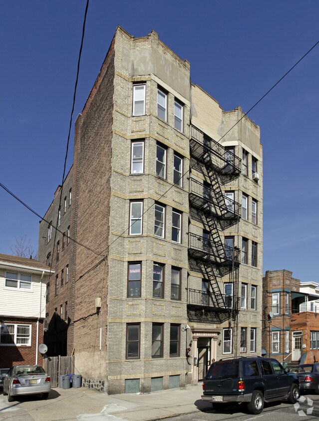 Building Photo - The Dewey