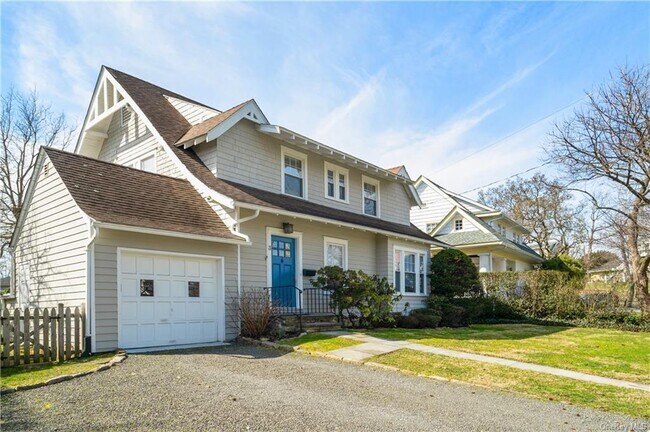 Building Photo - 3 Soundview Dr