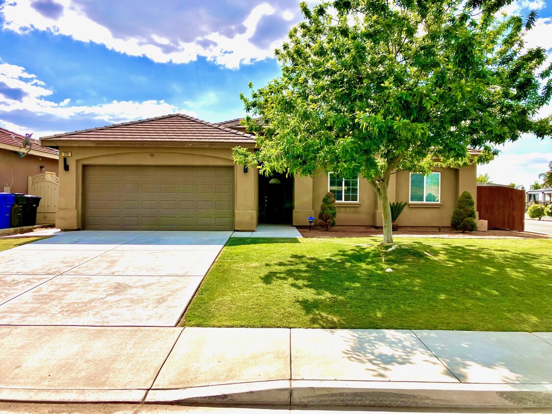 Front - 725 Costa Alyssa Ct