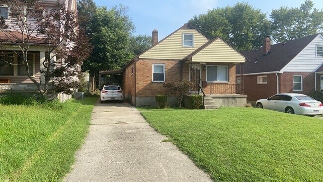 Building Photo - 219 E. Beechwood Ave.