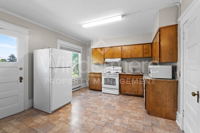 Building Photo - 1321 W 11th Ave