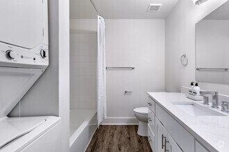 1BR, 1BA - 468SF - Bathroom - Tides on Westcreek