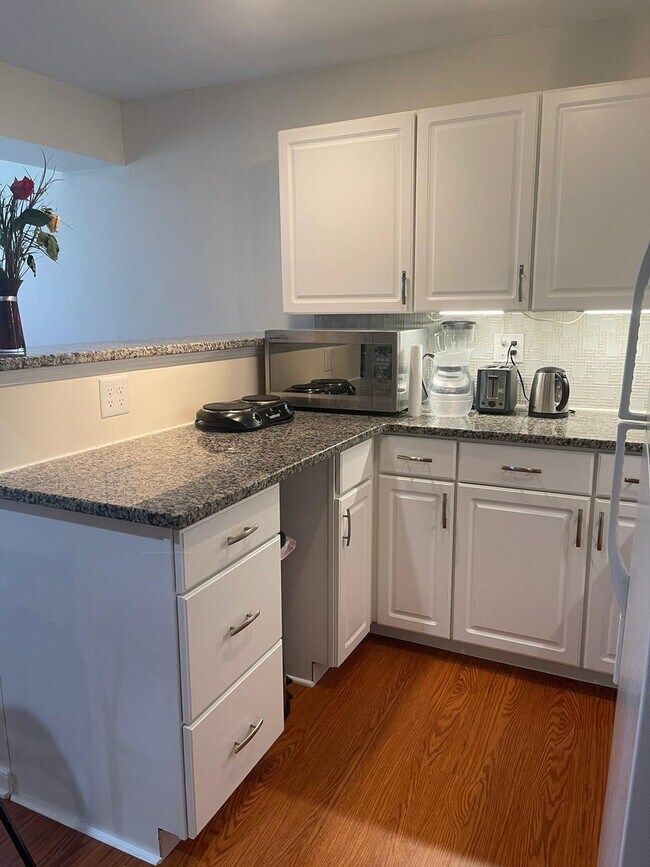 Foto del edificio - 301 Kingscote Ln