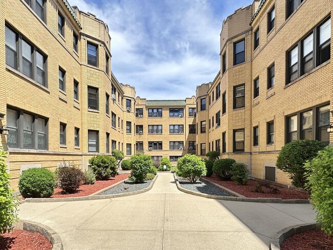 Building Photo - 2335 N Rockwell St
