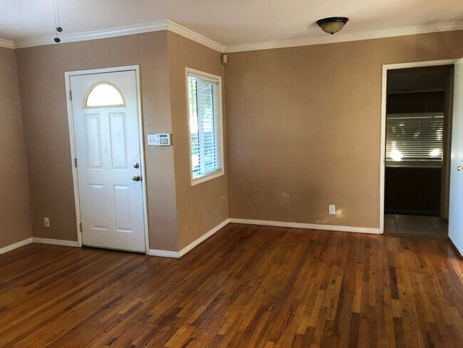 Foto del edificio - 5775 Bertrand Ave