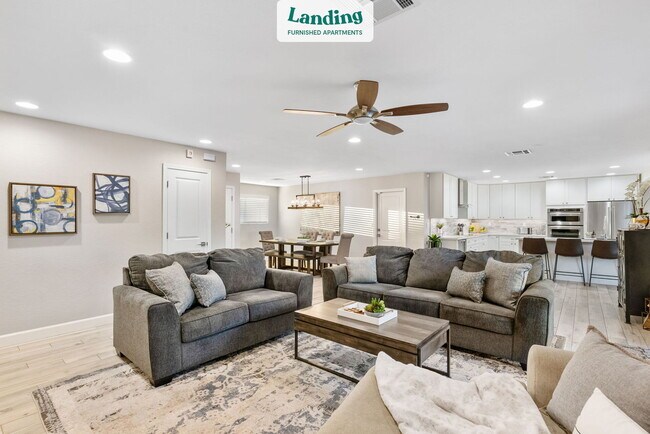 Foto del edificio - 3037 N 81st Pl