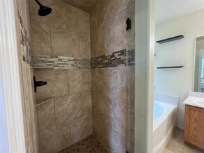 Building Photo - 1053 Shadow Glenn Dr