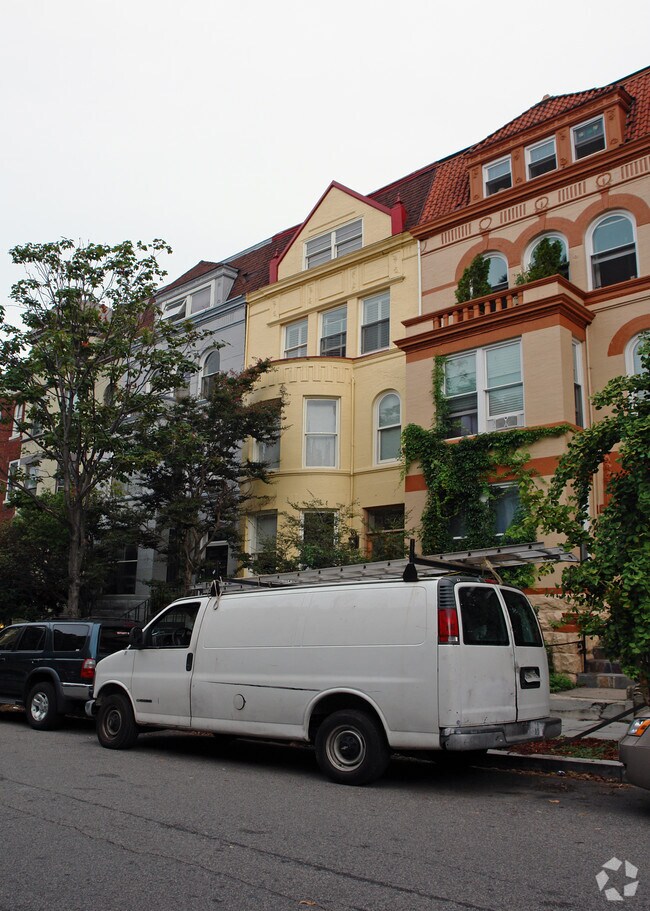 Building Photo - 1863 Mintwood Pl NW