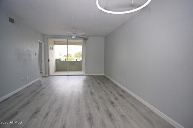 Building Photo - 1825 W Ray Rd