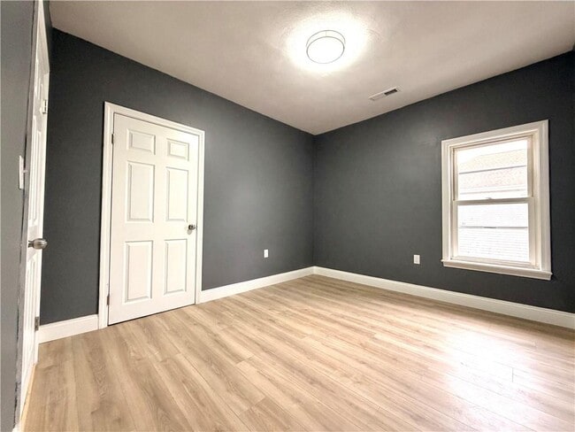 Building Photo - 150 Newell Ave