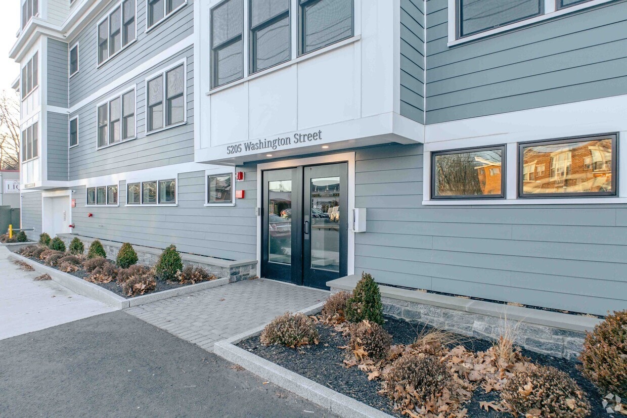 Building Entrance - 5205 Washington St