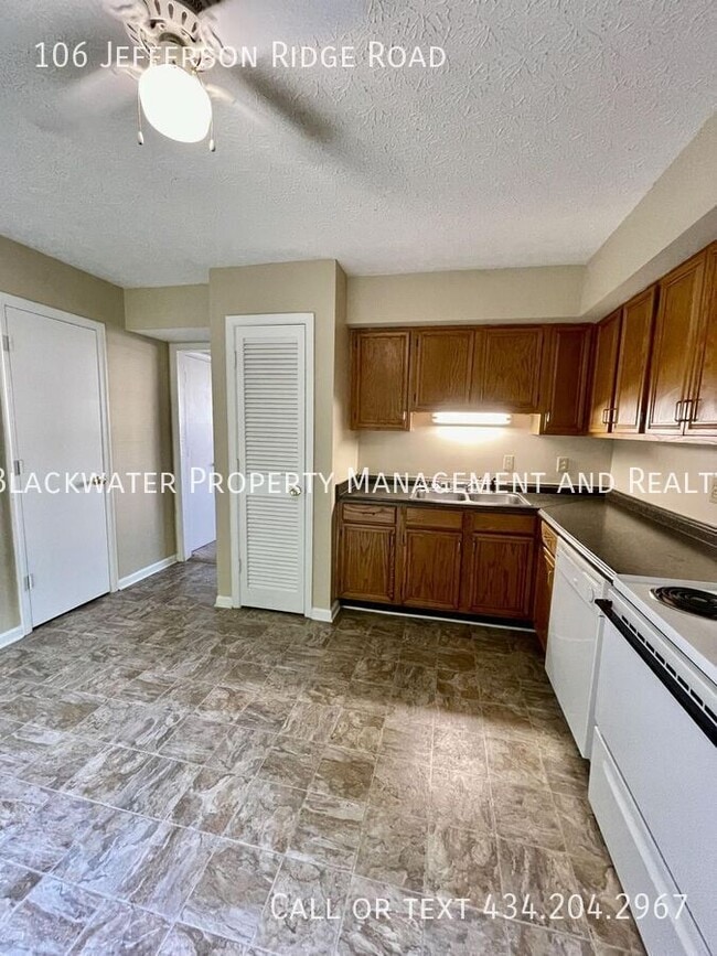 Foto del edificio - 106 Jefferson Ridge Rd