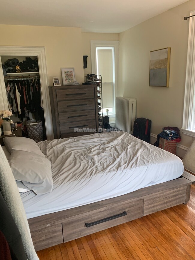 Building Photo - 5 Day St