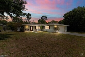 Building Photo - 2473 Poinciana St
