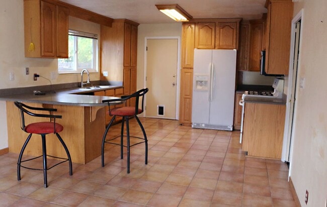 Building Photo - 2540 El Burlon Cir