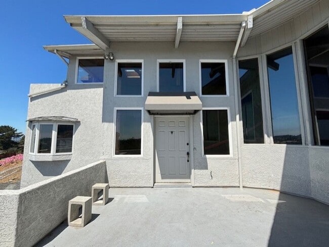 Building Photo - Stunning Hilltop Retreat with Panoramic Oc...