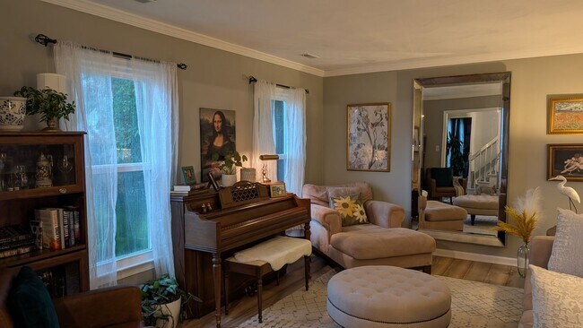 Foto del edificio - Kempsville, Brigadoon Pines 5 BR 2.5 BA 2700 sq ft, 2 car garage