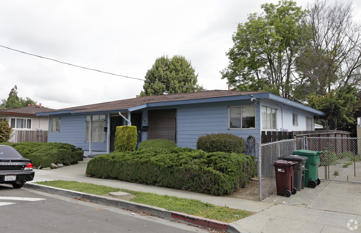 Foto principal - 24828-24830 Thomas Ave