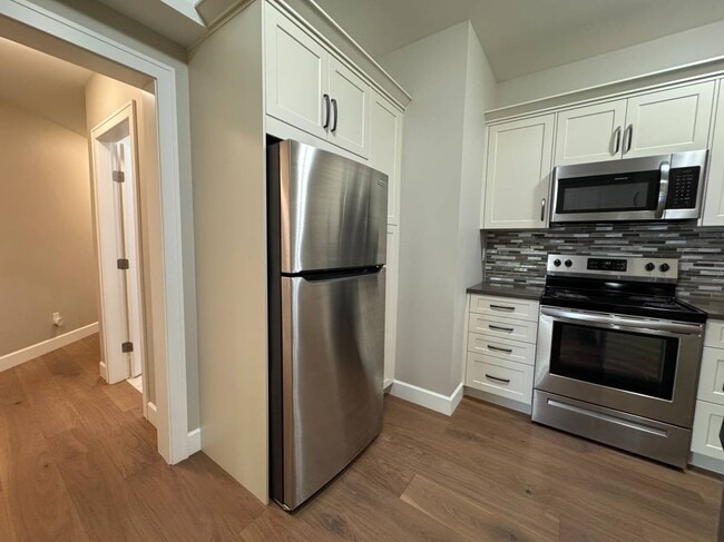 Building Photo - 20998 River Rd