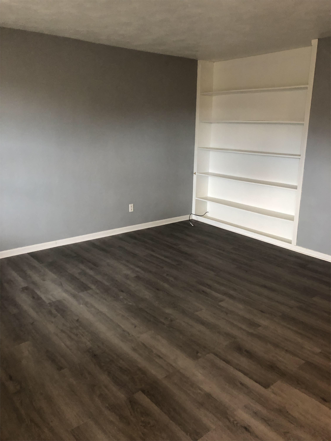 Building Photo - 5140 Russet Dr
