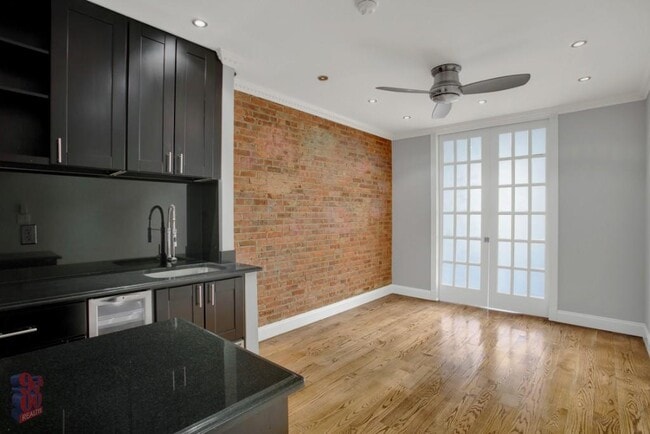 Building Photo - 438 W 52nd St