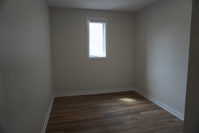 Building Photo - 300 Wilbrod