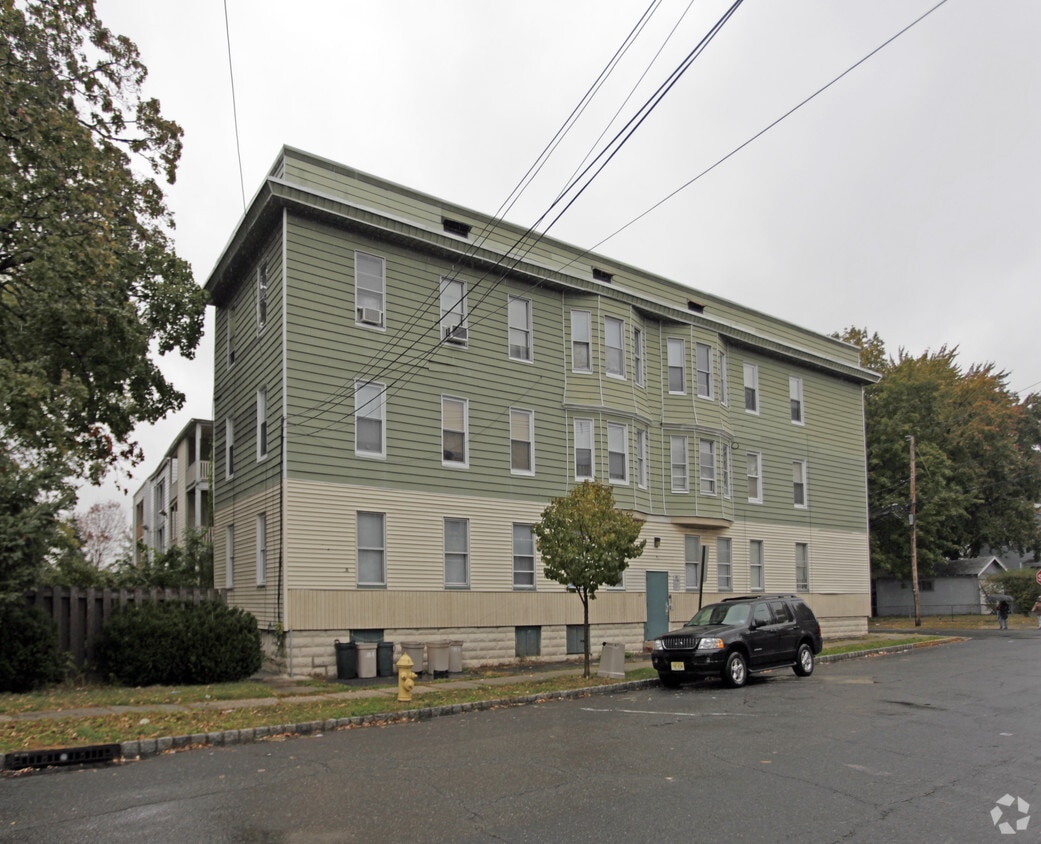 Building Photo - 25 Cross St