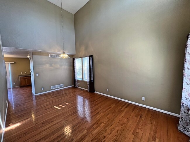 Foto del edificio - 2645 E 110th Ct