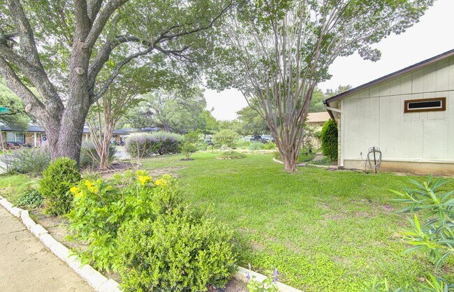 Foto del edificio - 12430 Wycliff Ln