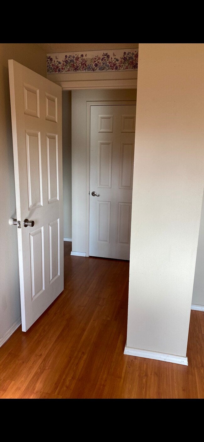 Foto del edificio - 7725 Timber Hill Dr