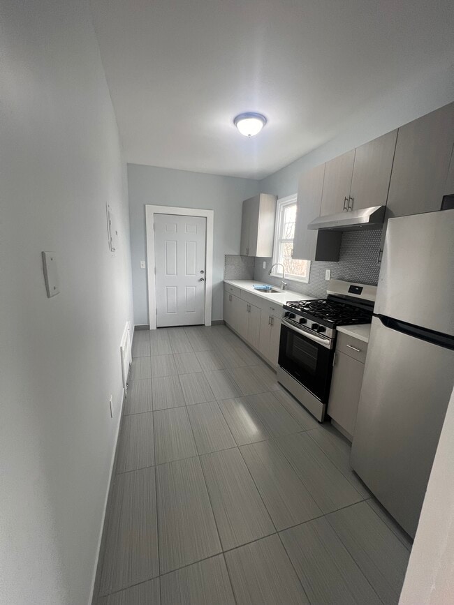 Building Photo - 50 Dewey St