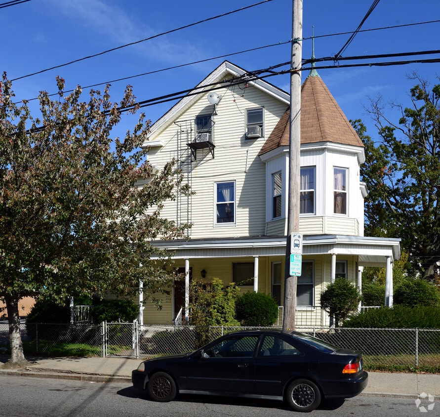Building Photo - 211 Academy Ave