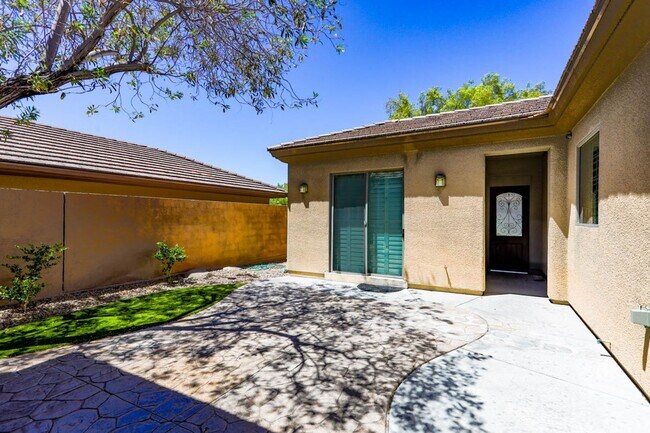 Building Photo - Anthem Country Club Beauty Single Story with Casita