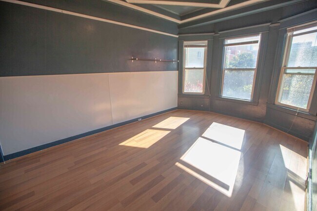 Building Photo - 155