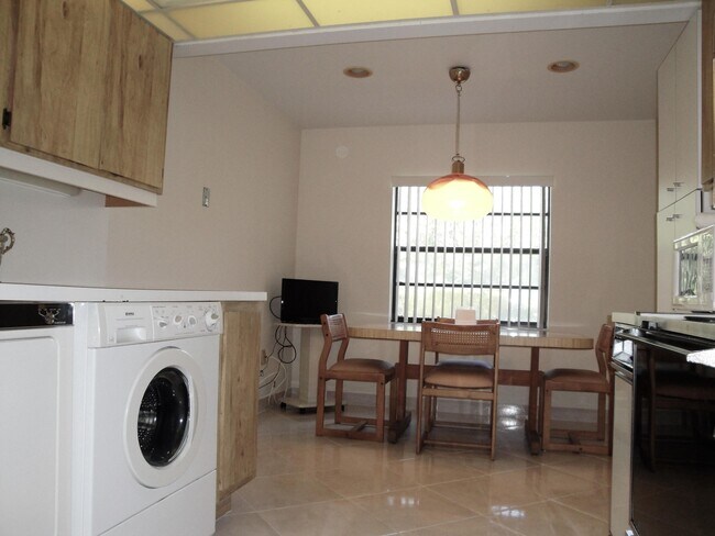 Foto del edificio - 18 Westgate Ln