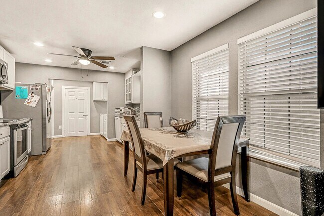 Building Photo - 234 E 1st St