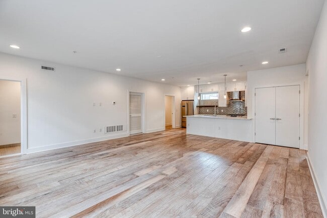 Building Photo - 844 N 3rd St