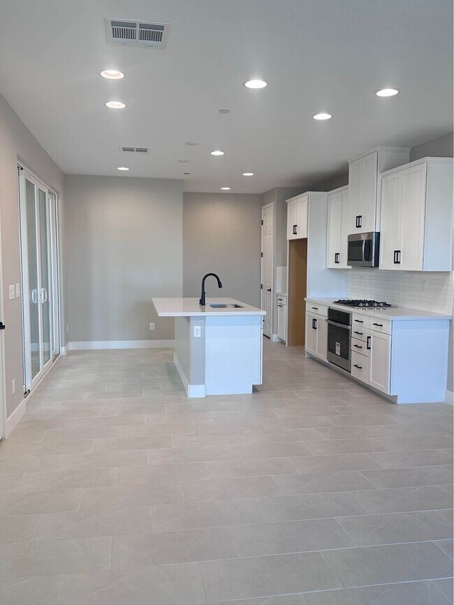 Building Photo - 678 Cottonwood Hill Pl