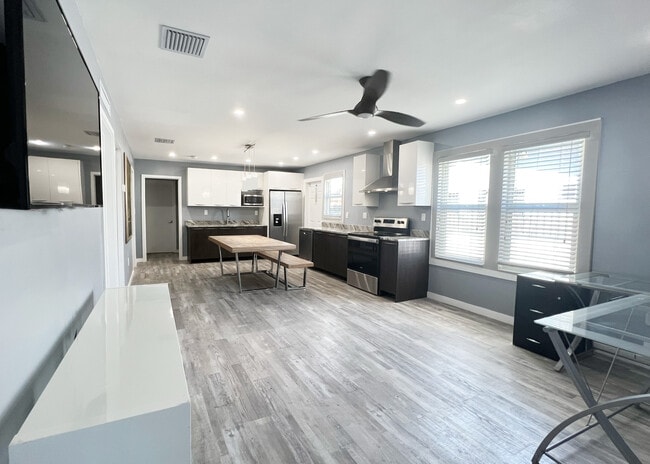 Photo - 326 NW 23rd Ave House