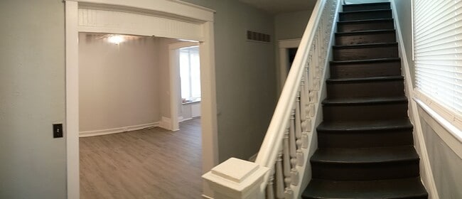 Building Photo - Cute Update 2 bedroom in convenient location!