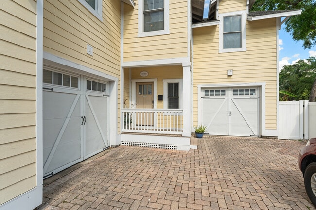 Building Photo - 2223 Amherst Ave