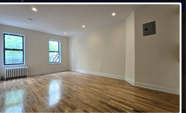 Building Photo - W. 183rd St